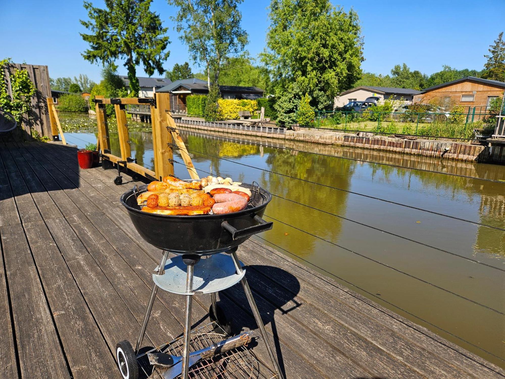 Le Canard - Rust Aan Het Water Geel Exterior foto